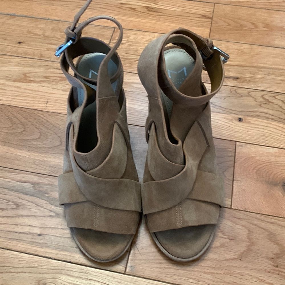 Marc Fisher GUC taupe ml Valen suede chunky block heeled sandals SZ 5.5
